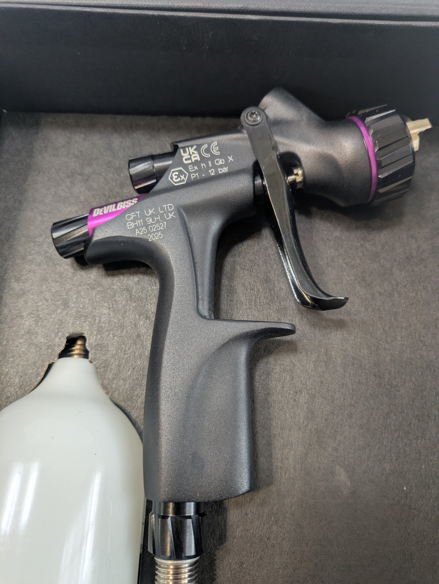 DeVILBISS DV1S Detail Smart Repair Paint Spray Gun with Cup 704532